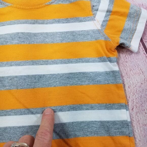 Old Navy  shirt 12-18 months - Picture 2 of 2